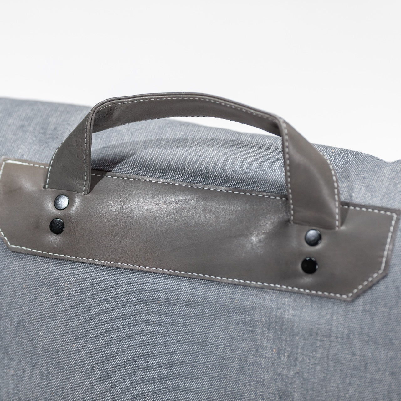 MESSENGER BAG